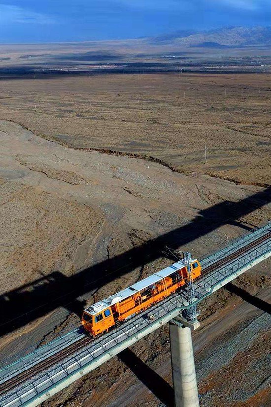 Dunhuang Railway is fully opened on December 18, 2019