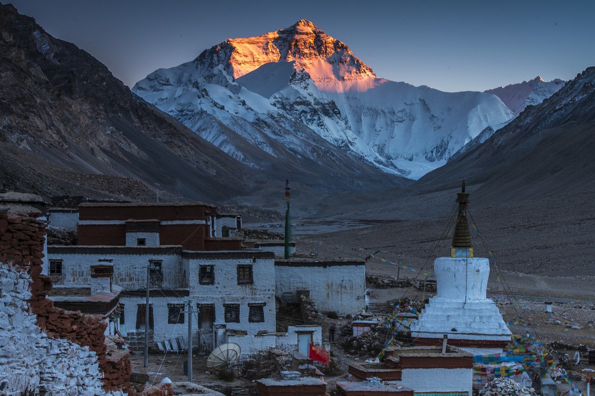 Sunset of Qomolangma (Everest, 8844.43 m) 