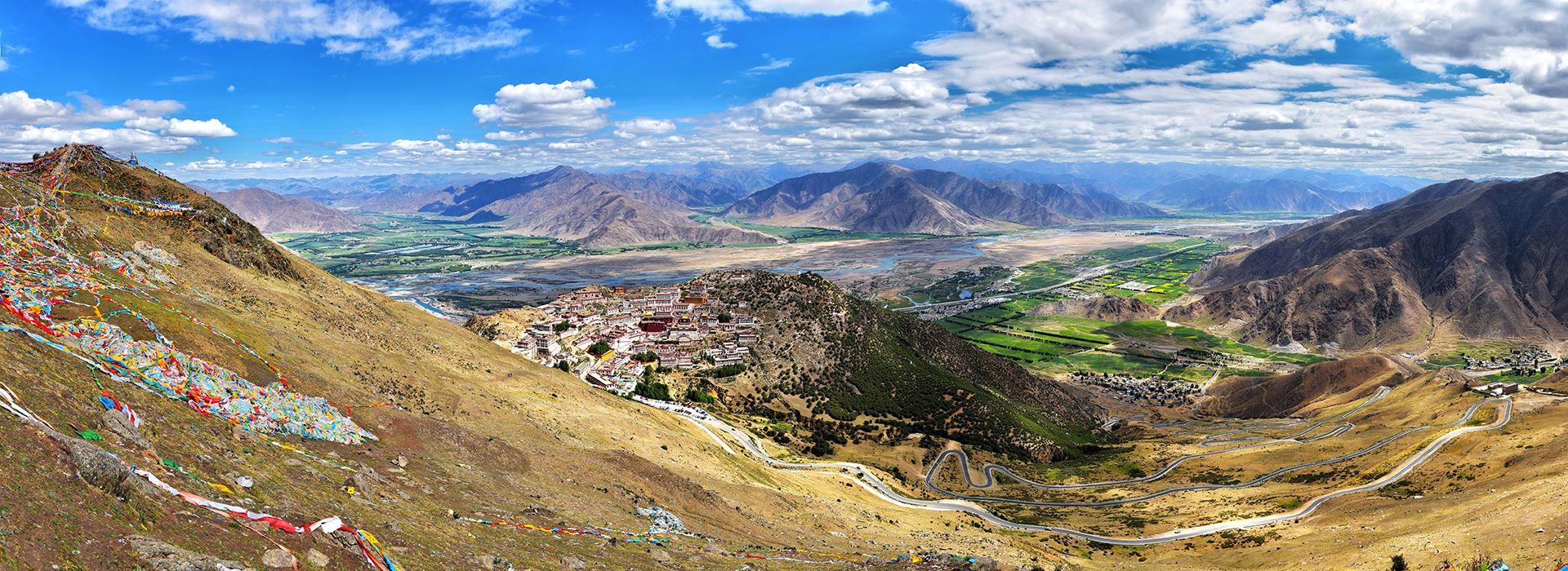 Viaggio via Terra dallo Yunnan attraverso il Tibet al Nepal con l'Everest