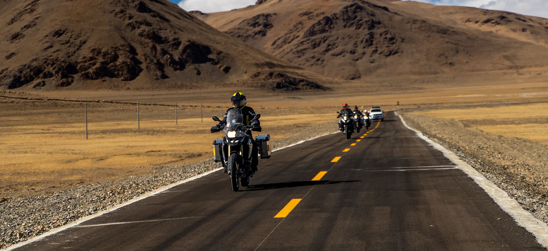 Viaggio di Avventura in Moto a Noleggio in Tibet verso l'Everest e Kailash