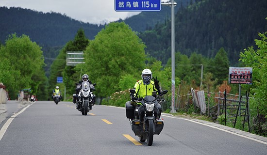 Viaggio in Moto a Noleggio dal Sichuan via Yunnan al Tibet
