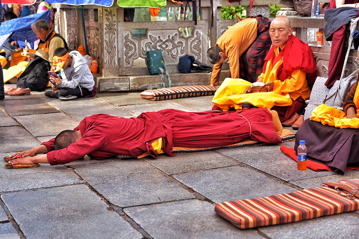 Believers at Jokhang | Foto da Liu Bin